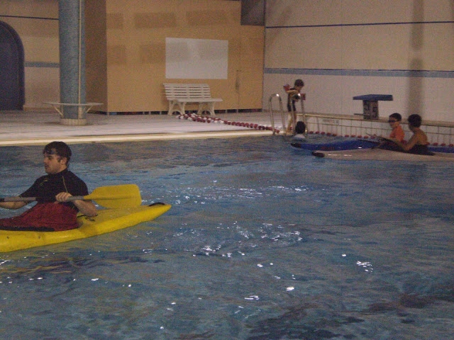  Entrenamiento de kayak en alberca con el club